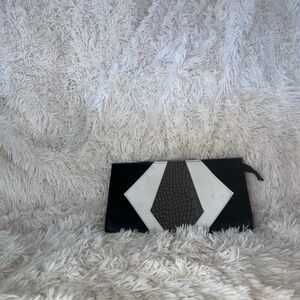 Charming Charlie clutch preloved